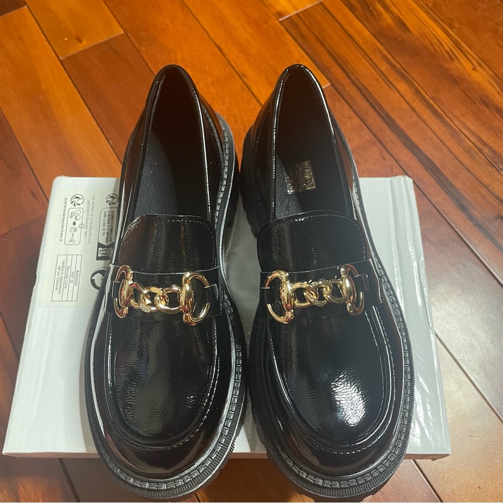 COPY - Trendy platform loafers with chain across the front.  Super comfy.  Size…